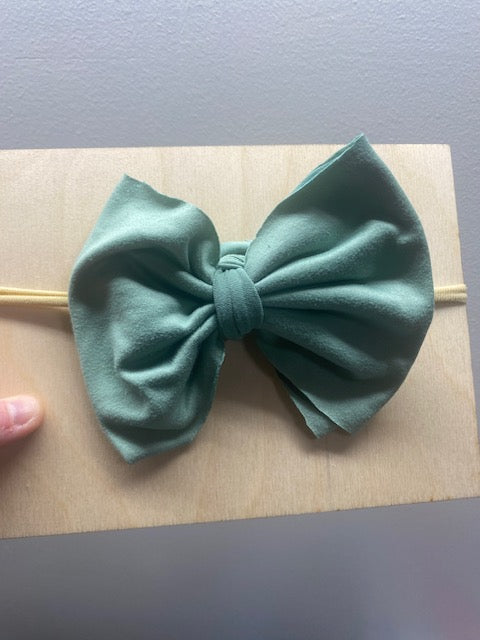 Green 5in Bow on Nylon