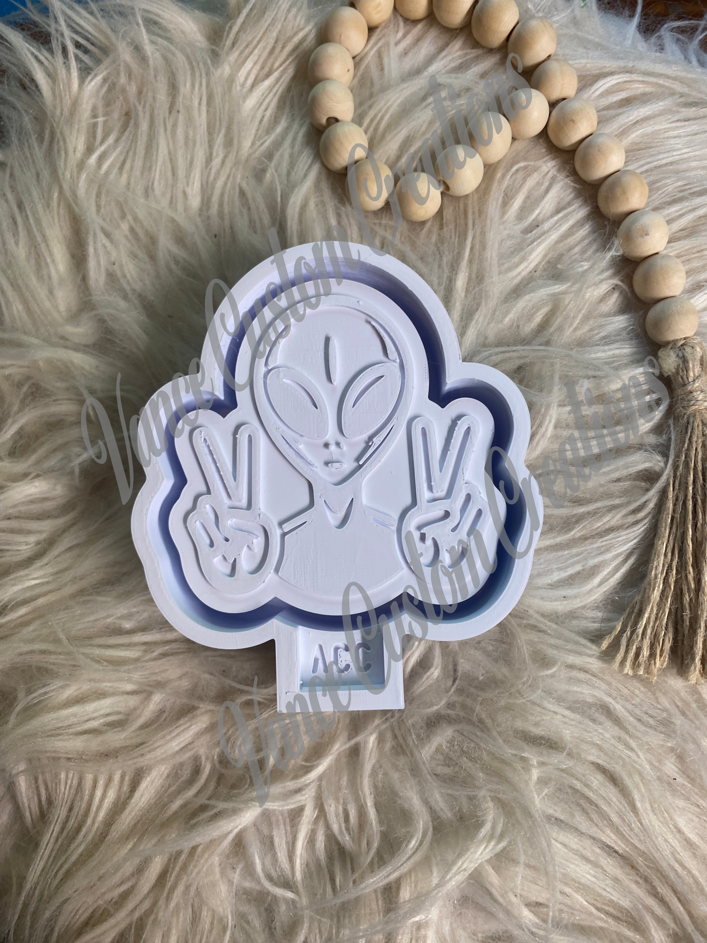 Peace Alien Freshie Mold